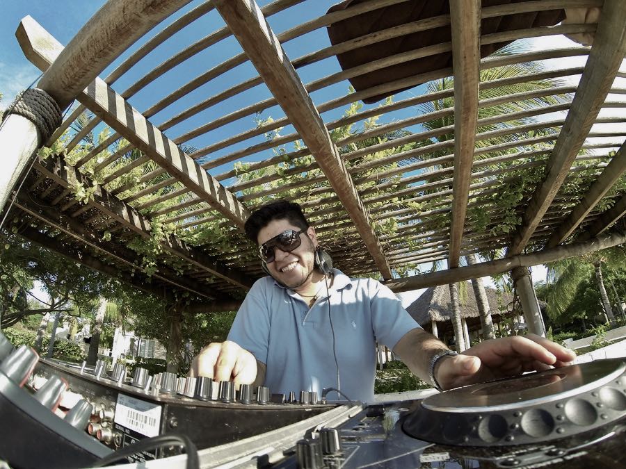 The DJ Moss - Mantra(Radio Show complete set 2002).mp3